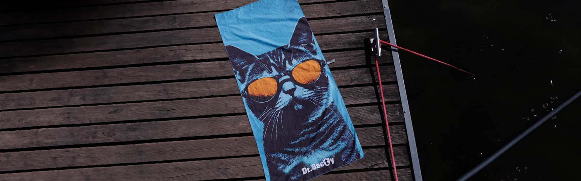 Ręcznik Dr.Bacty na plaży