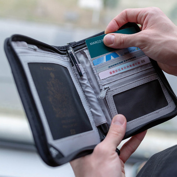 Portfel antykradzieżowy męski mały RFID Pacsafe V150 - czarny