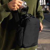 Torba na jedno ramię antykradzieżowa Pacsafe V - czarna