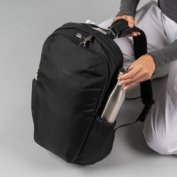 Plecak turystyczny antykradzieżowy na laptopa Pacsafe Vibe 24 l - czarny