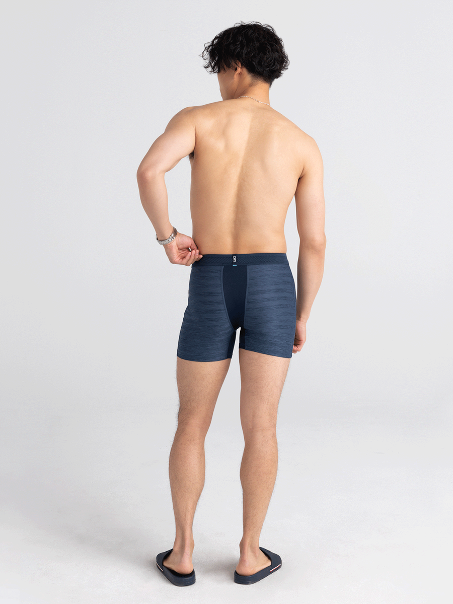 Bokserki męskie chłodzące / sportowe z rozporkiem SAXX HOT SHOT Boxer Brief Fly w paski – granatowe