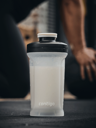 Shaker do odżywek/białka Contigo GO 2.0 590 ml - Salt - powystawowy
