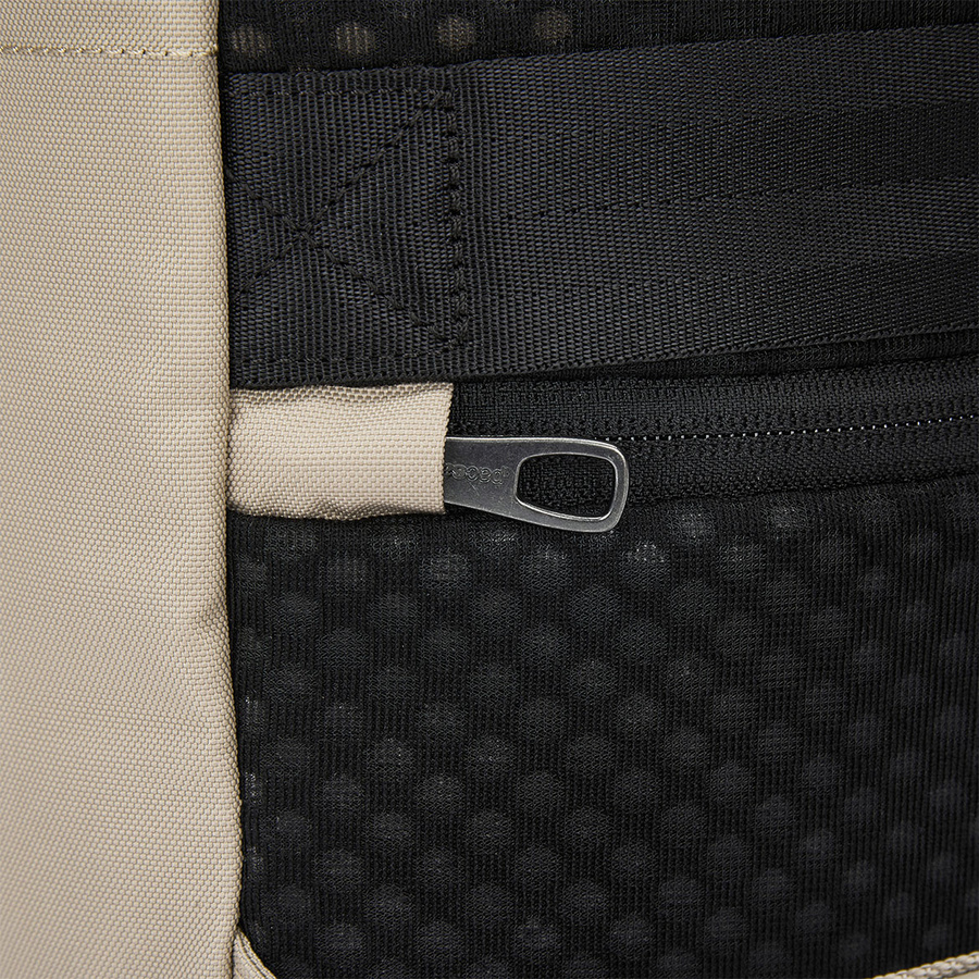 Plecak na laptopa antykradzieżowy Pacsafe Vibe 20L - beżowy