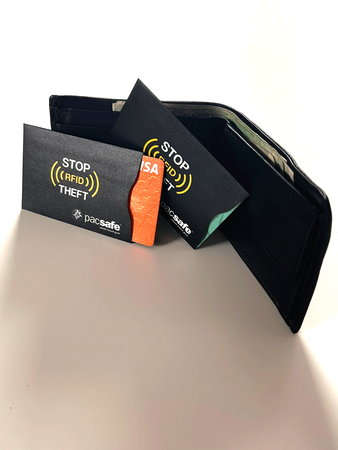 Zestaw Pacsafe RFID: portfel męski Z100 + etui na karty