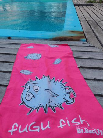 Ręcznik z mikrofibry szybkoschnący dwustronny  Dr.Bacty  60x130 - Fugu Fish