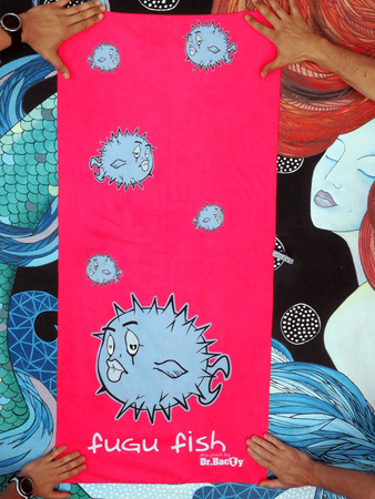Ręcznik z mikrofibry szybkoschnący dwustronny  Dr.Bacty  60x130 - Fugu Fish