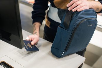 Torba miejska na ramię antykradzieżowa Pacsafe Metrosafe LS250 CX Econyl® - granatowy